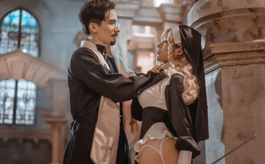 芊川一笑神父和修女,图片配文字玩出了新花样